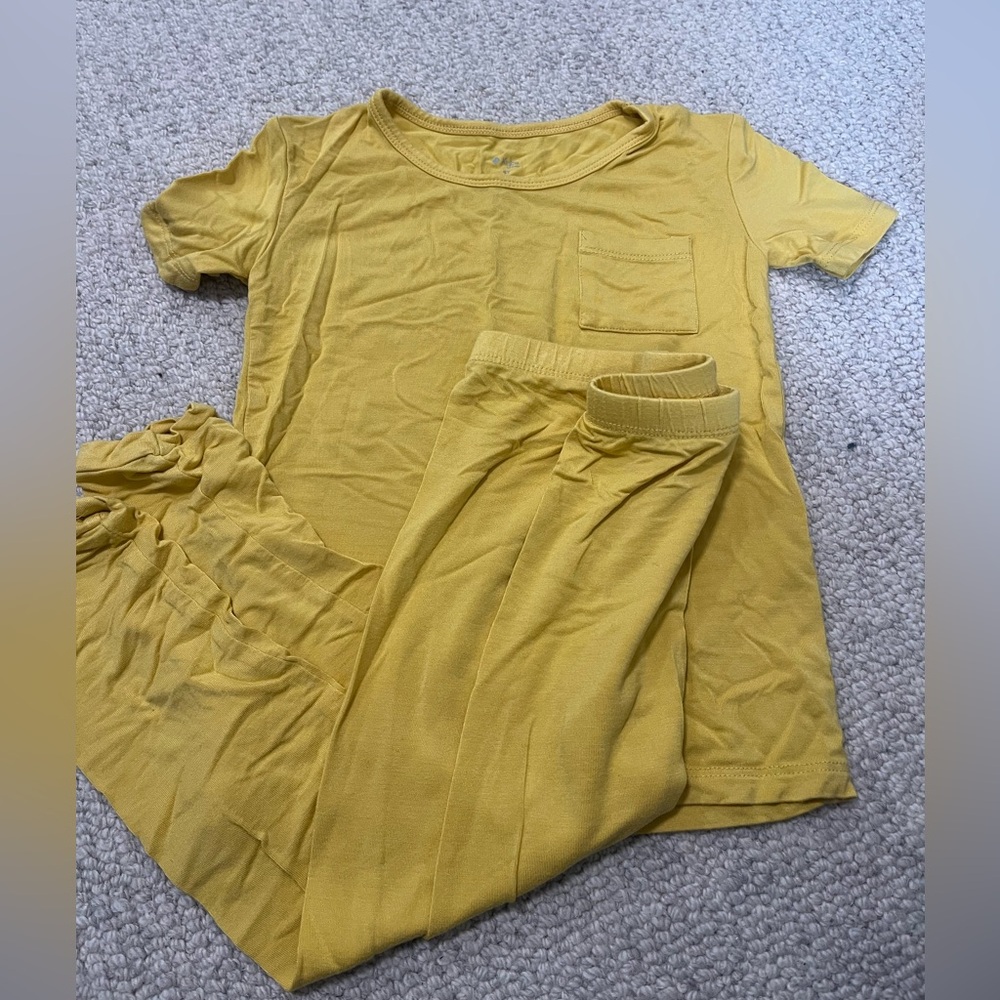 Kyte baby short sleeve top, long bottom pj set Sz 4T